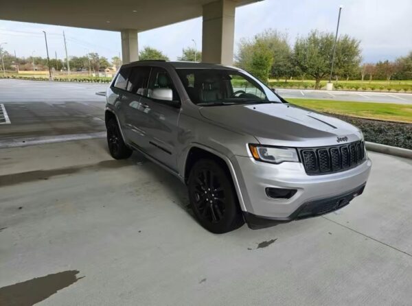 2021 Jeep Grand Cherokee • Laredo X Sport Utility 4D - Image 3