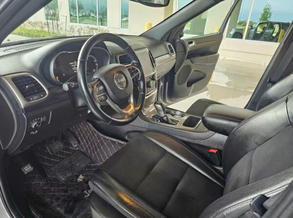 2021 Jeep Grand Cherokee • Laredo X Sport Utility 4D - Image 4