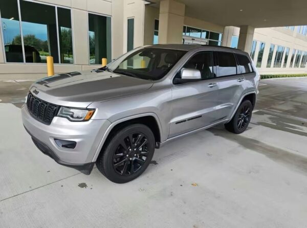 2021 Jeep Grand Cherokee • Laredo X Sport Utility 4D - Image 2