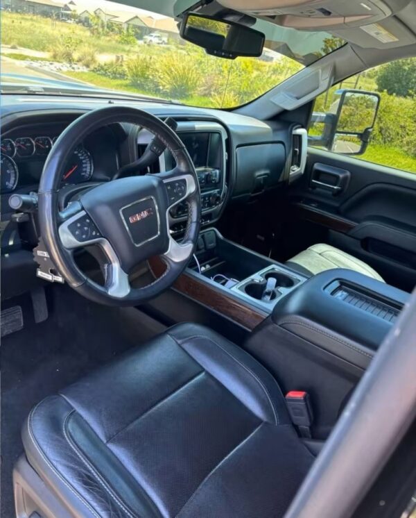 2018 GMC Sierra • Sierra 1500 Crew Cab - Image 6