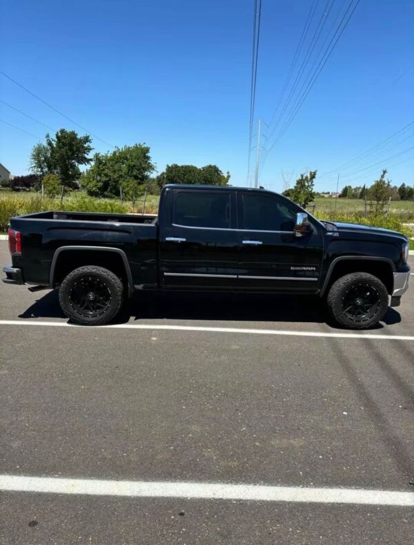 2018 GMC Sierra • Sierra 1500 Crew Cab - Image 3