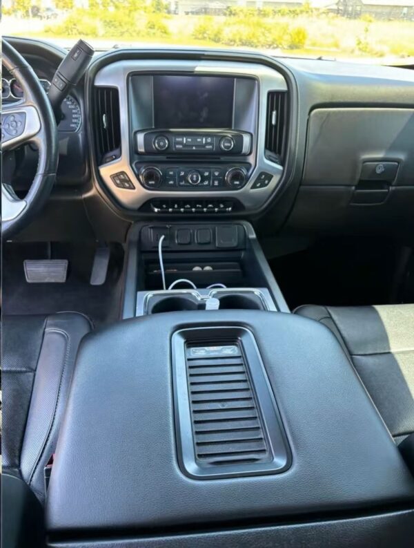 2018 GMC Sierra • Sierra 1500 Crew Cab - Image 5