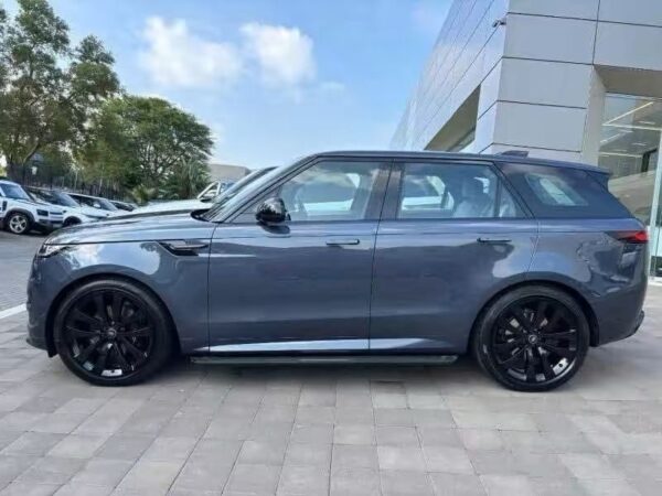 2022 Land Rover Range Rover Sport D350 Dynamic - Image 5
