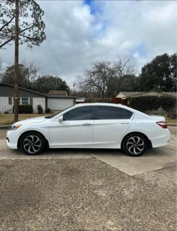 2018 Honda Accord • EX-L Sedan 4D - Image 4