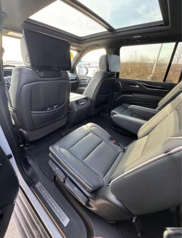 2023 Cadillac Escalade ESV Sport - Image 3