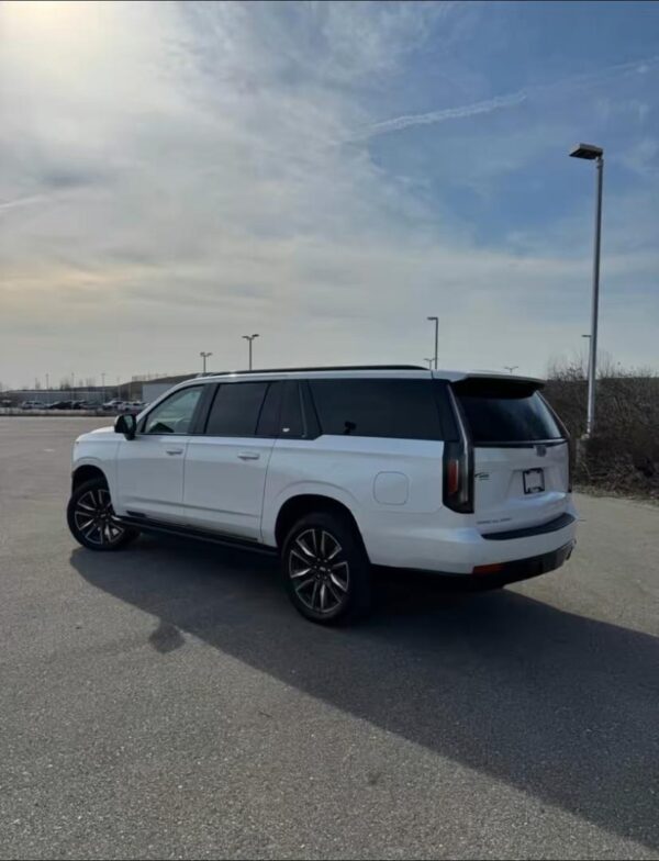 2023 Cadillac Escalade ESV Sport - Image 4