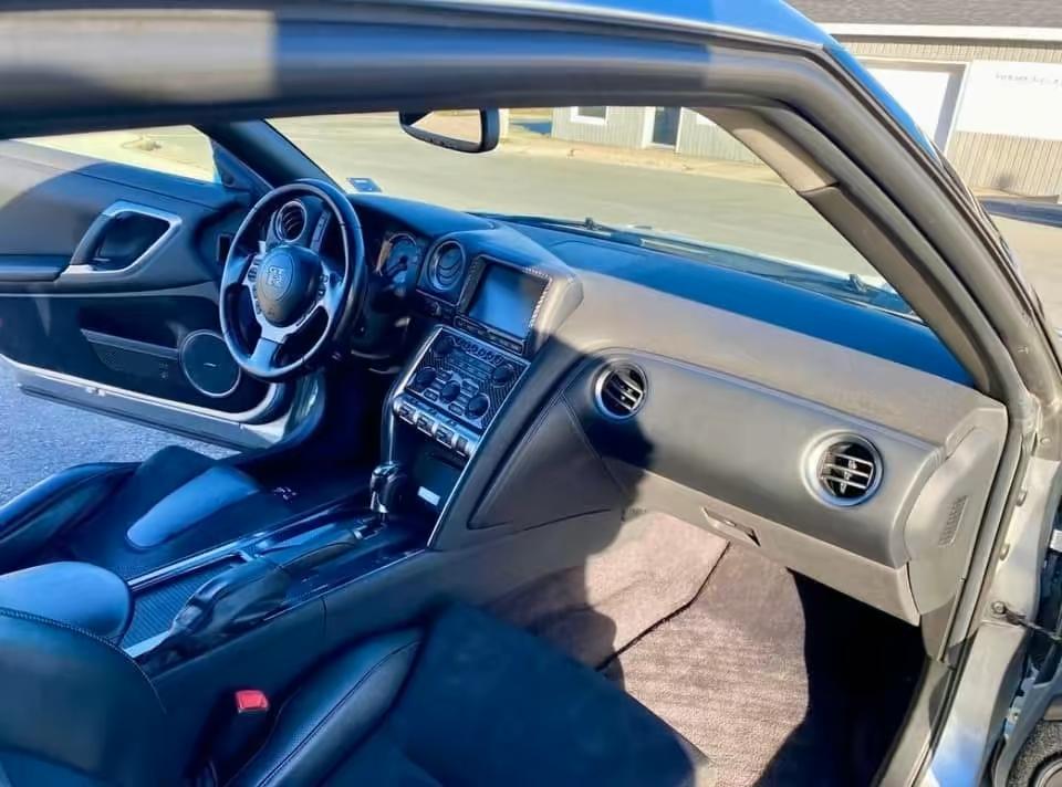 2010 Nissan GT-R - Image 3