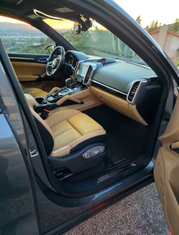 2018 Porsche Cayenne - Image 3