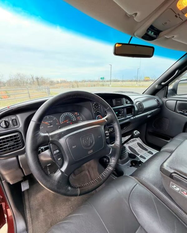 2001 DODGE RAM 2500 - Image 2
